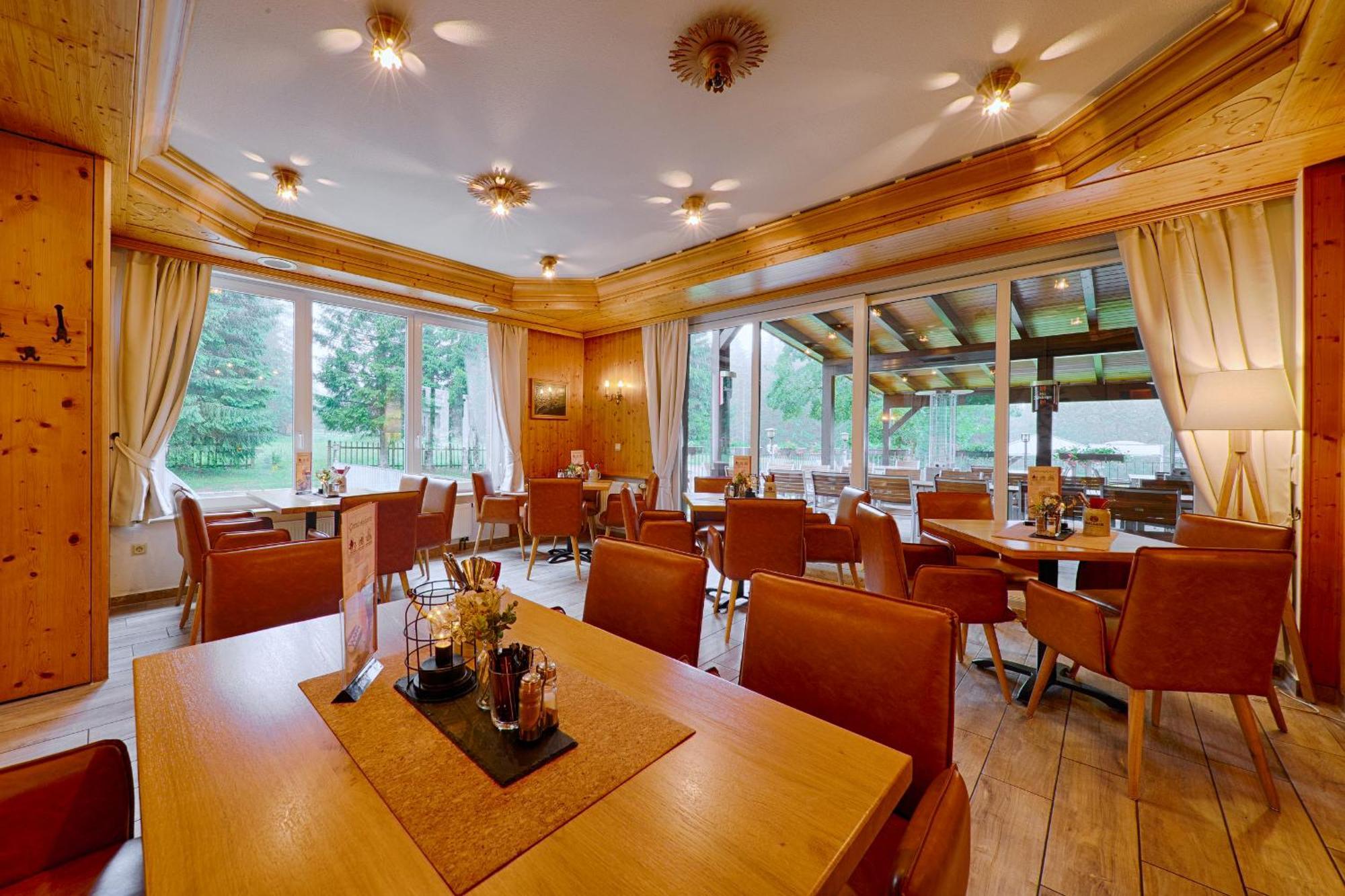 Hotel Und Berggasthof Tanzbuche Friedrichroda Ngoại thất bức ảnh