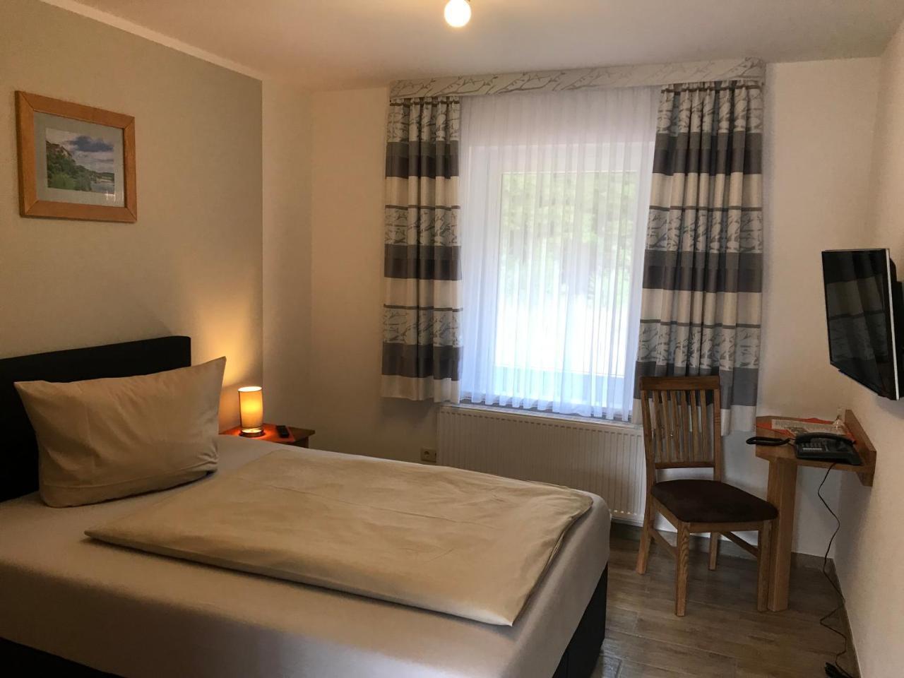 Hotel Und Berggasthof Tanzbuche Friedrichroda Ngoại thất bức ảnh